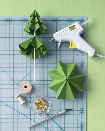 Christmas-craft-tiny-pine-trees-paper-craft-tutorial-steps-instructions-easy-simple-teen-mantel-decoration-unique-diorama